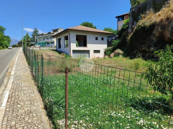 negozio in vendita a Cassino in zona Sant'Angelo in Theodice