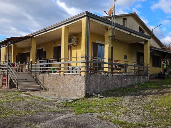 casa indipendente in vendita a Cassino in zona Sant'Angelo in Theodice