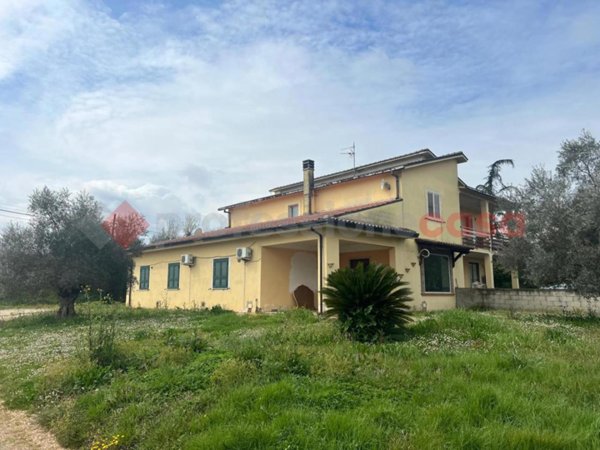 casa indipendente in vendita a Cassino