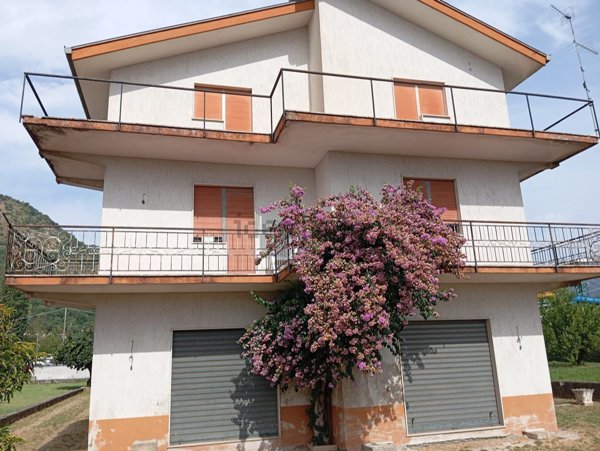casa indipendente in vendita a Cassino