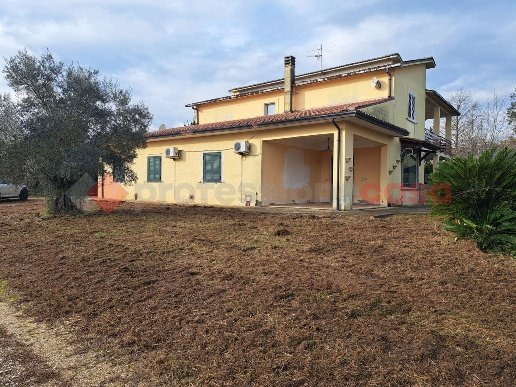 casa indipendente in vendita a Cassino