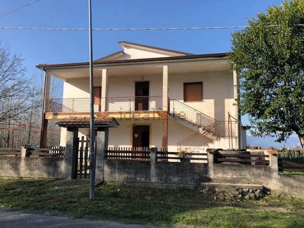 casa indipendente in vendita a Cassino