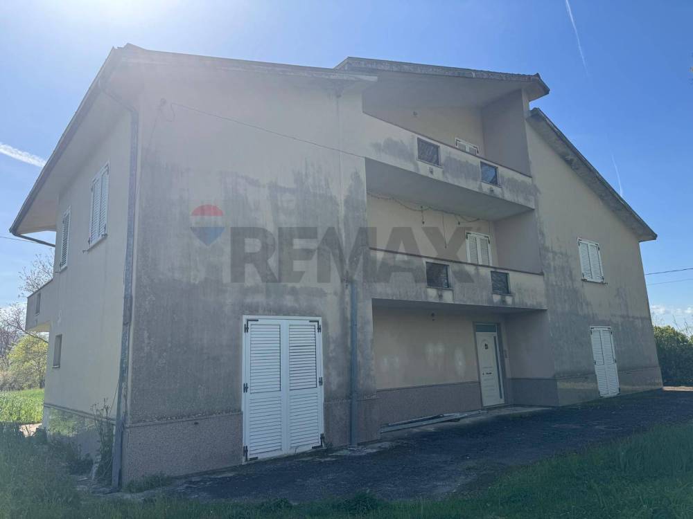 casa indipendente in vendita a Cassino in zona Sant'Angelo in Theodice