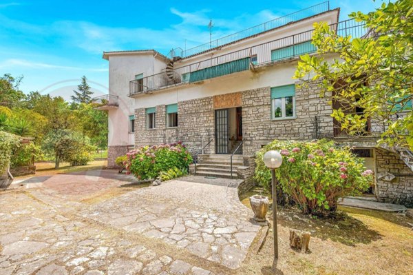 casa indipendente in vendita a Cassino