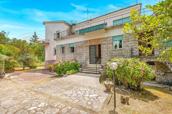 casa indipendente in vendita a Cassino