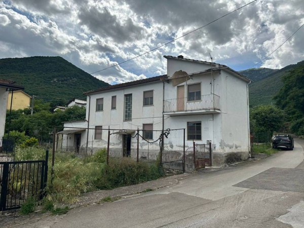 casa indipendente in vendita a Cassino in zona Caira