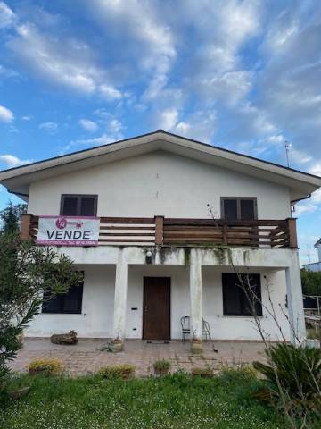 casa indipendente in vendita a Cassino