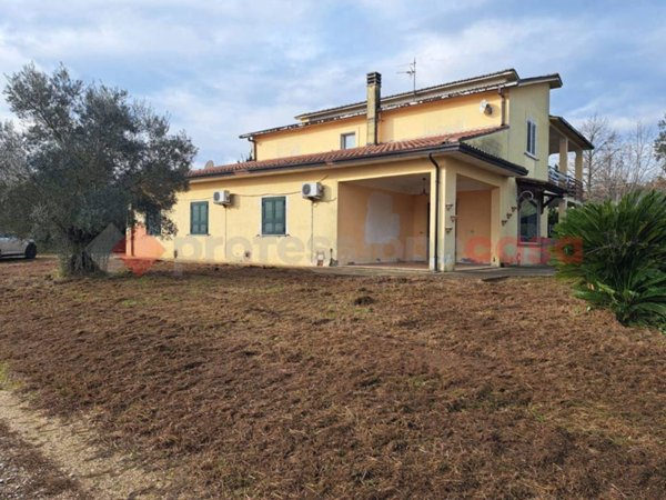 casa indipendente in vendita a Cassino