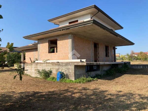 casa indipendente in vendita a Cassino in zona Sant'Angelo in Theodice