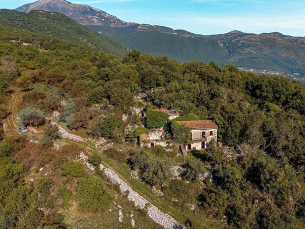 negozio in vendita a Cassino in zona Montecassino