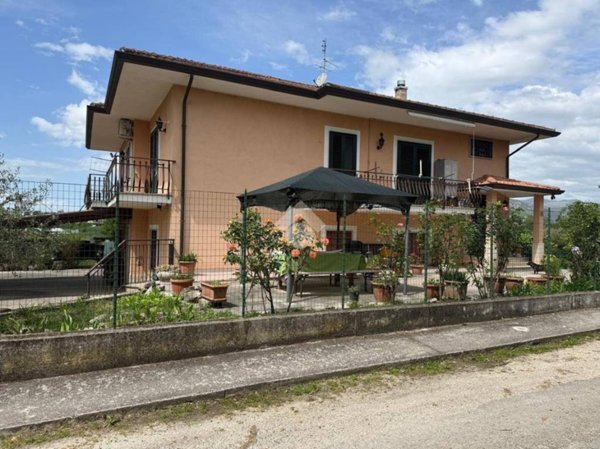 casa indipendente in vendita a Cassino in zona Montecassino
