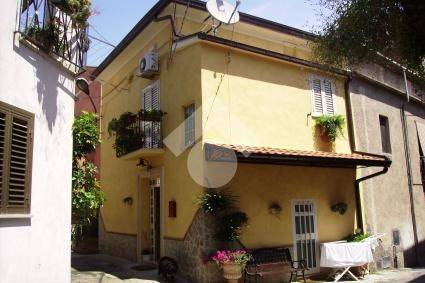casa indipendente in vendita a Cassino in zona Sant'Angelo in Theodice