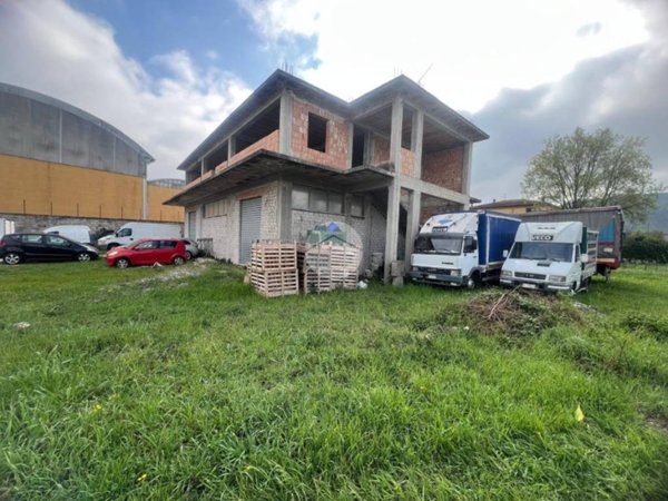 locale commerciale in vendita a Cassino