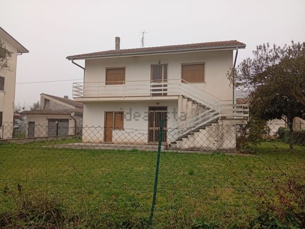 casa indipendente in vendita a Cassino in zona Sant'Antonino