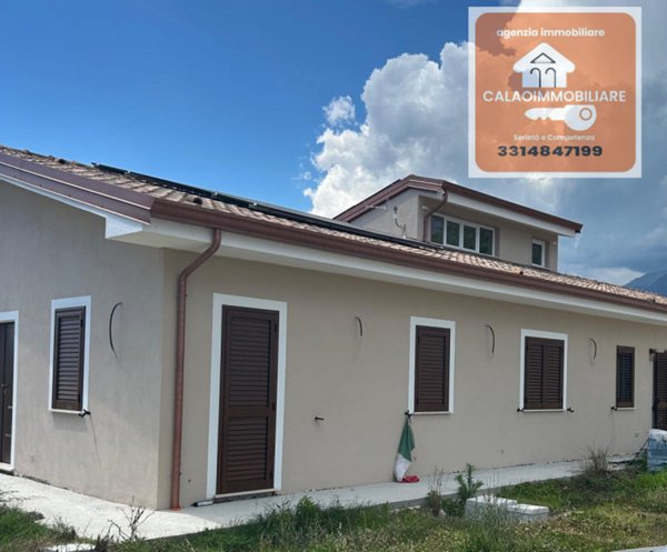 casa indipendente in vendita a Cassino in zona Sant'Angelo in Theodice