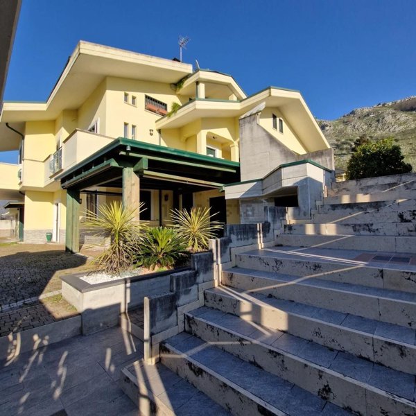 casa indipendente in vendita a Cassino