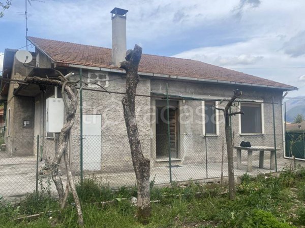 casa indipendente in vendita a Cassino in zona Caira