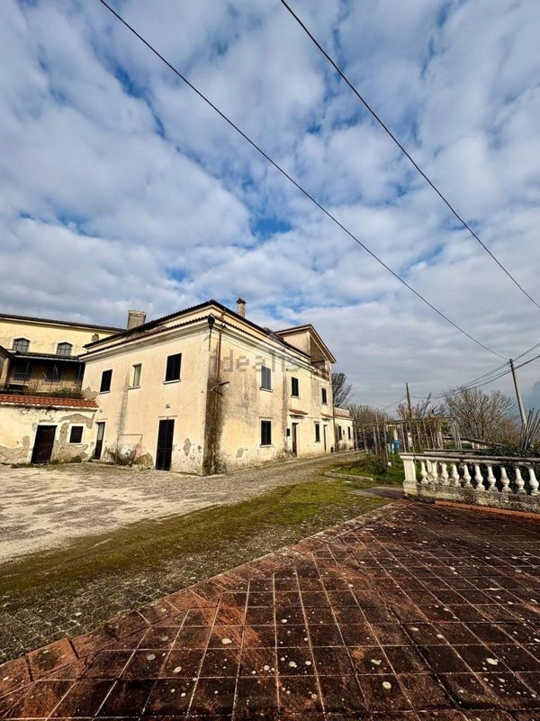 pentavano in vendita a Cassino in zona Sant'Angelo in Theodice