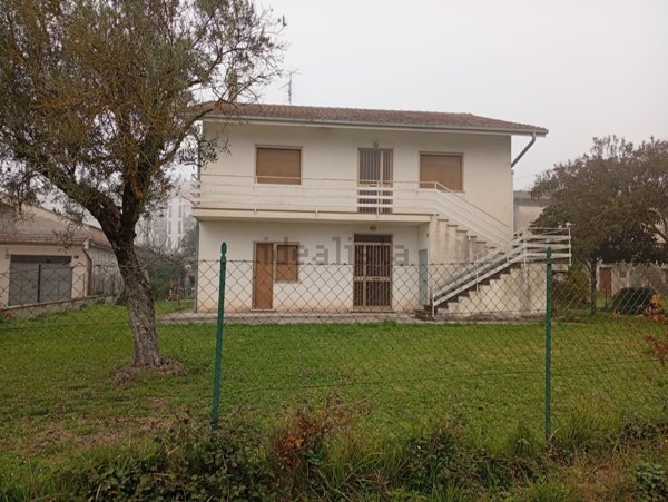 casa indipendente in vendita a Cassino in zona Sant'Antonino