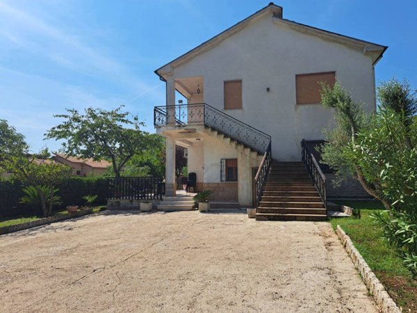 casa indipendente in vendita a Cassino in zona Caira