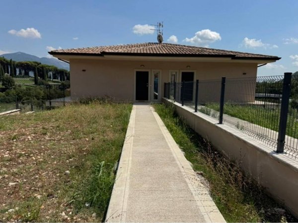 casa indipendente in vendita a Cassino in zona Caira