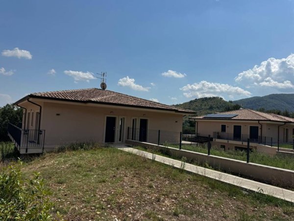 casa indipendente in vendita a Cassino in zona Caira