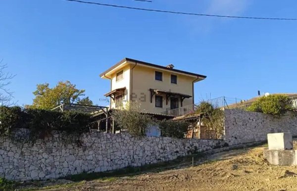 casa indipendente in vendita a Cassino in zona San Michele