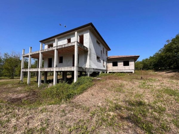casa indipendente in vendita a Cassino in zona Sant'Angelo in Theodice