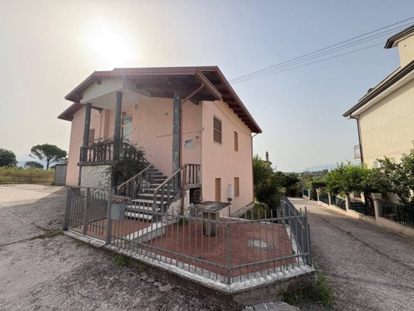 casa indipendente in vendita a Cassino