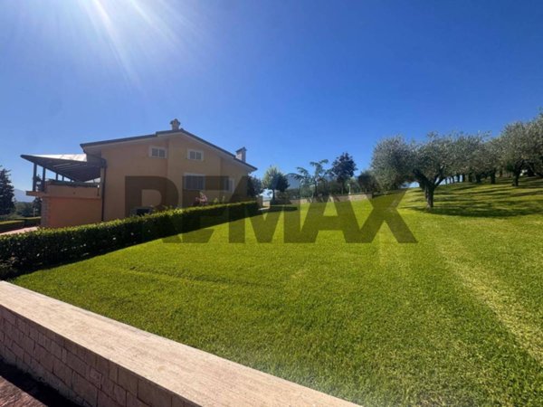 casa indipendente in vendita a Cassino in zona Sant'Angelo in Theodice