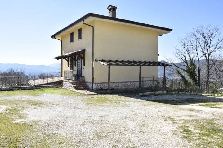 casa indipendente in vendita a Cassino in zona San Pasquale