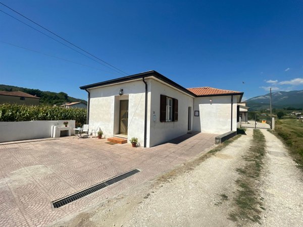 casa indipendente in vendita a Castelliri