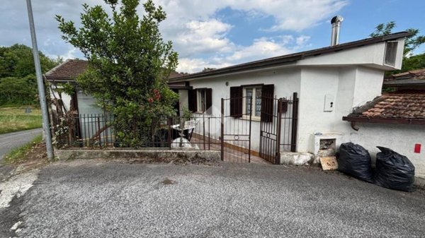casa indipendente in vendita a Castelliri