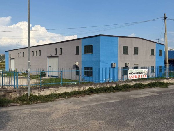 locale commerciale in vendita a Castelliri