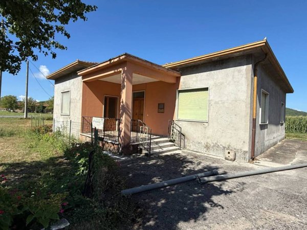 casa indipendente in vendita a Castelliri