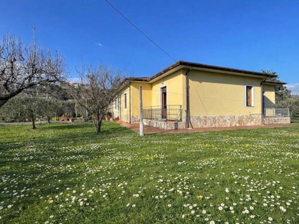 casa indipendente in vendita a Castelliri