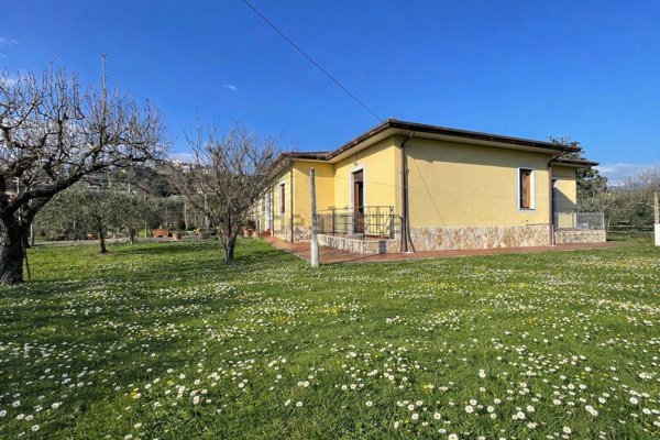 casa indipendente in vendita a Castelliri