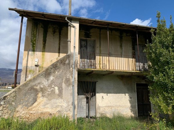 casa indipendente in vendita a Castelliri