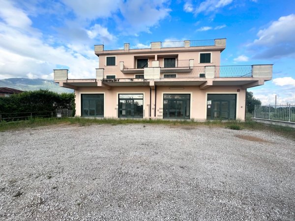 locale commerciale in vendita a Castrocielo