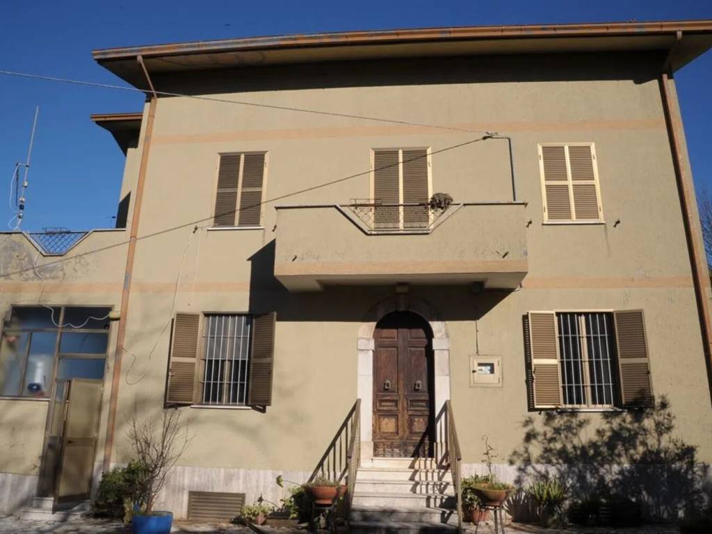 casa indipendente in vendita a Castro dei Volsci in zona Madonna del Piano