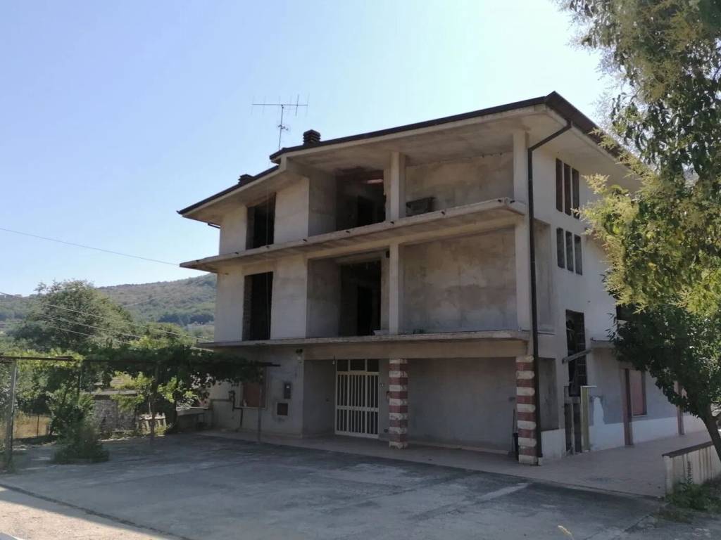 casa indipendente in vendita a Castro dei Volsci