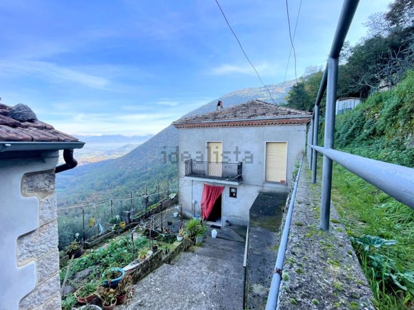 casa indipendente in vendita a Castro dei Volsci