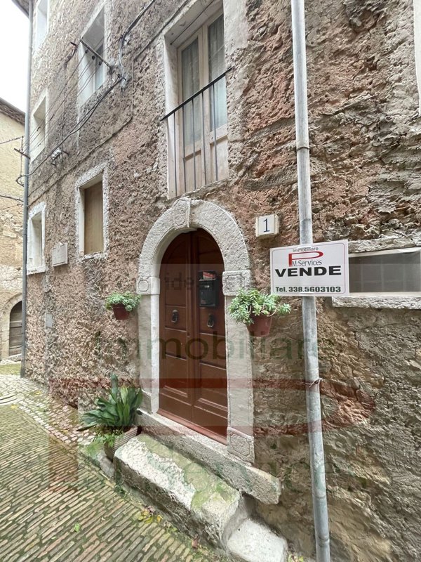 esavano in vendita a Castro dei Volsci