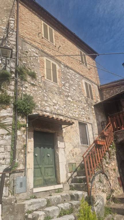 casa indipendente in vendita a Castro dei Volsci in zona Madonna del Piano