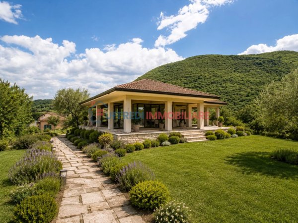 casa indipendente in vendita a Castro dei Volsci