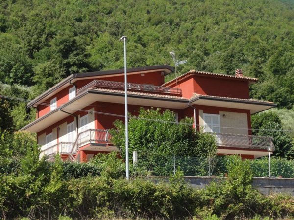casa indipendente in vendita a Ceccano