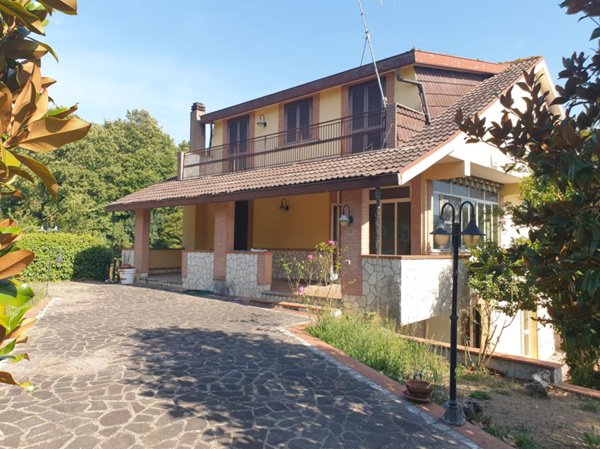 casa indipendente in vendita a Ceccano