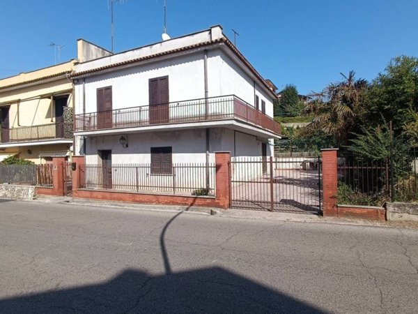 casa indipendente in vendita a Ceccano
