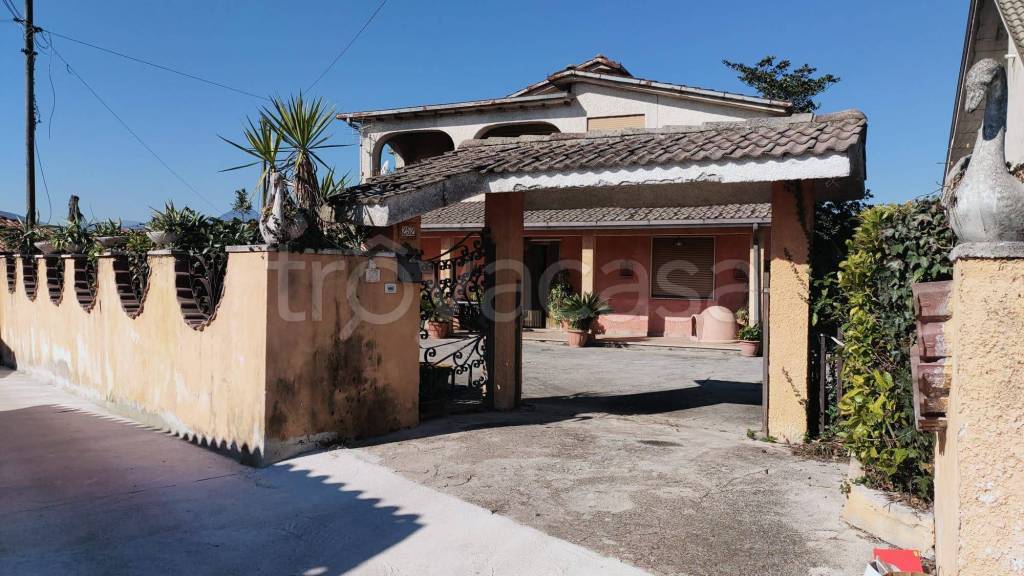 casa indipendente in vendita a Ceccano