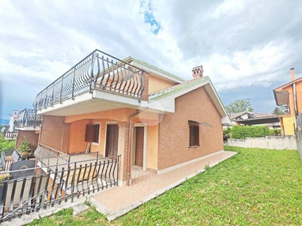 casa indipendente in vendita a Ceccano